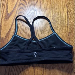 ivivva sports bra / comfy + stretchy black sports bra for all sports